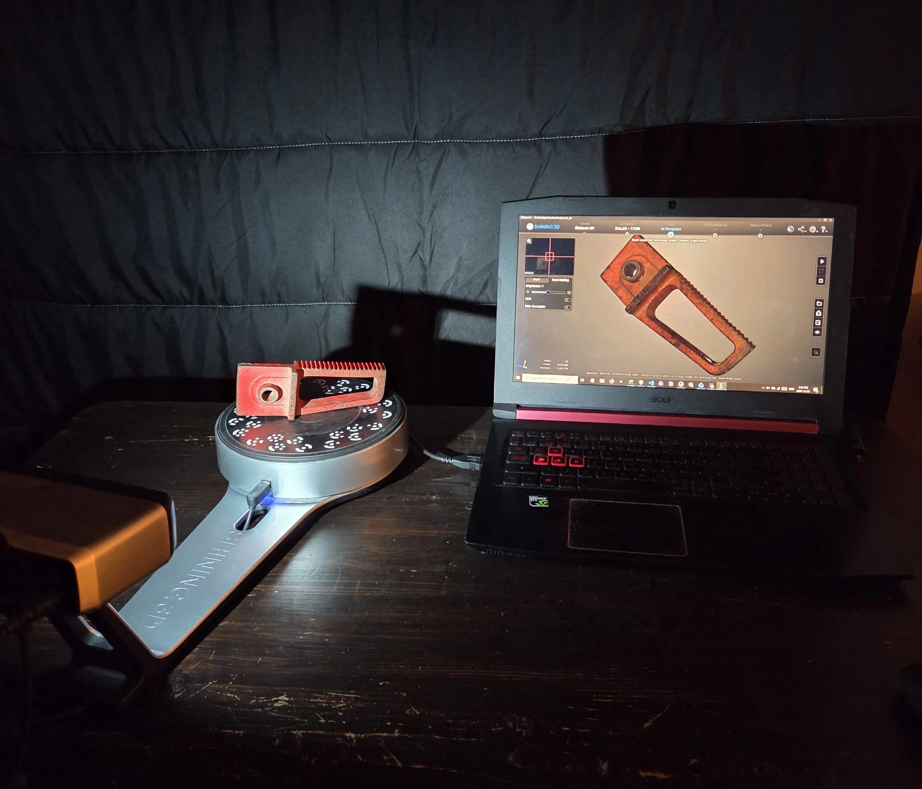 High-precision 3D scan data being converted into a parametric CAD model, providing reverse engineering solutions for industrial clients in Whitehorse and Calgary.